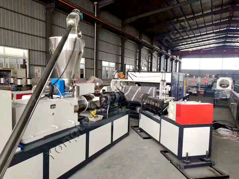 How plastic sheet extrusion machines typically works